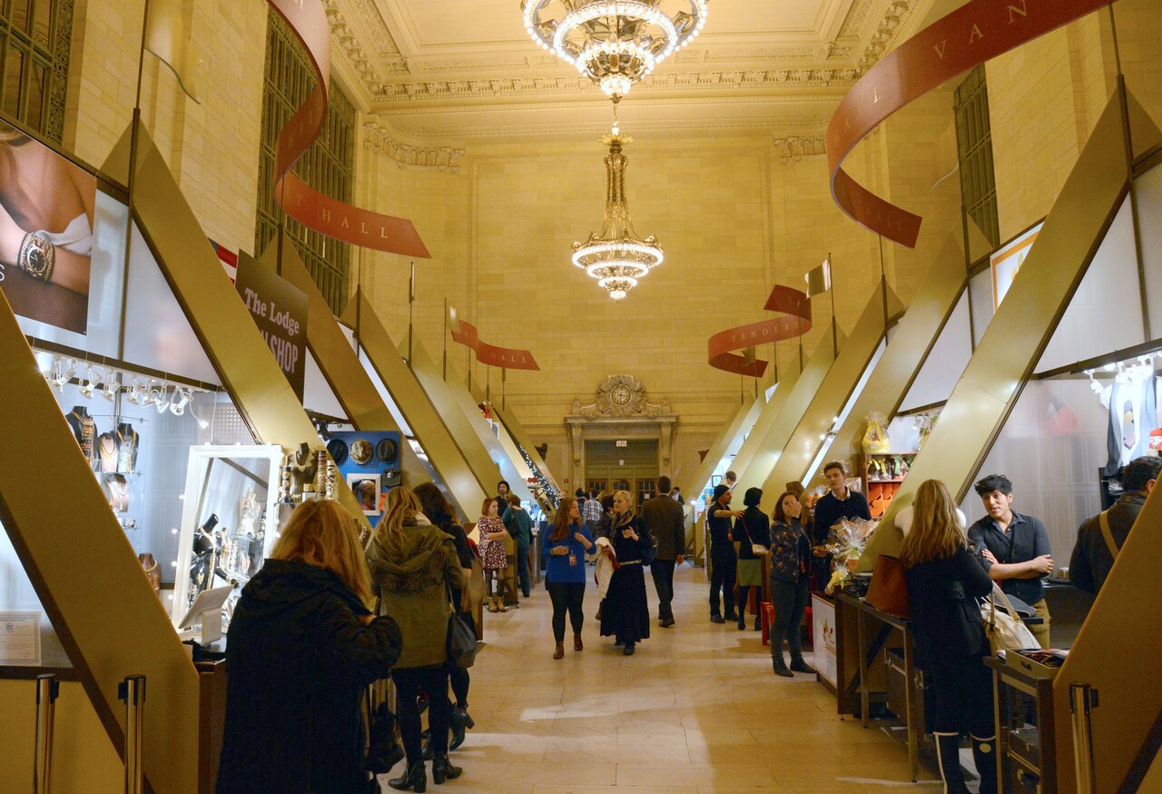 Grand Central Holiday Fair 2026 in New York: dates, hours and indoor market guide — Photograph from an earlier edition; the current display can differ.